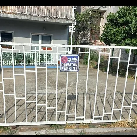 Urban Yard Retreat Apartment *