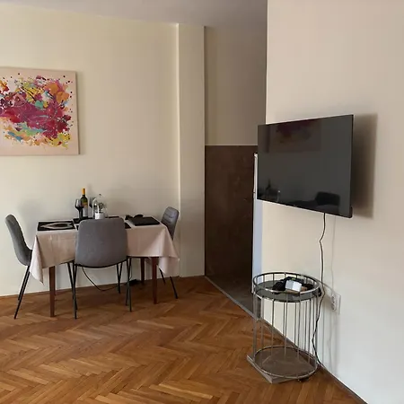 Urban Yard Retreat Belgrad