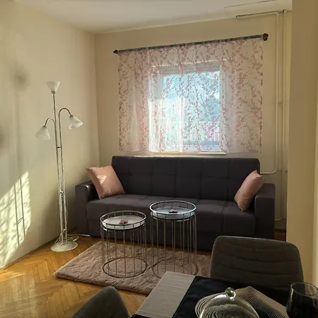 Urban Yard Retreat Apartment *